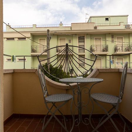 Hotel River Fronte Mare Con Piscina Римини Екстериор снимка