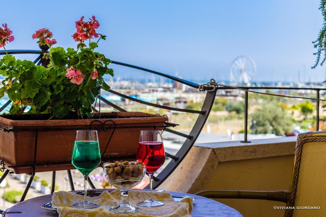 Hotel River Fronte Mare Con Piscina Римини Екстериор снимка