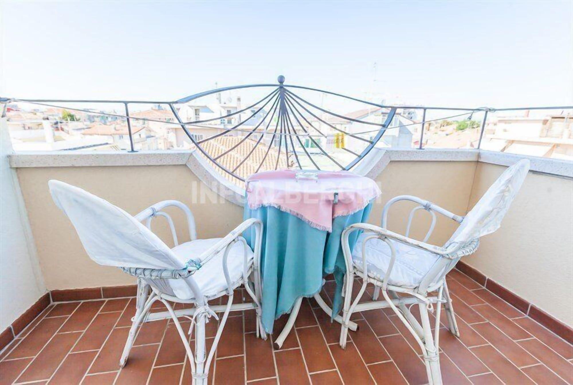 Hotel River Fronte Mare Con Piscina Римини Екстериор снимка