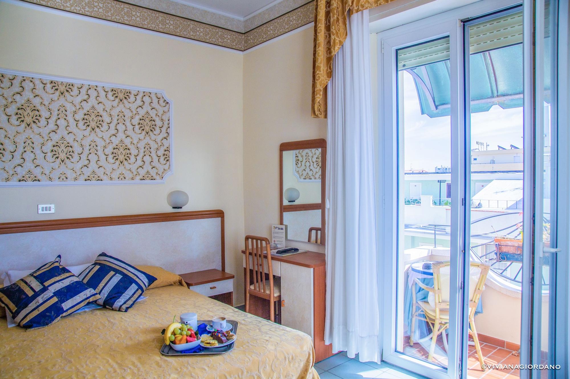 Hotel River Fronte Mare Con Piscina Римини Екстериор снимка