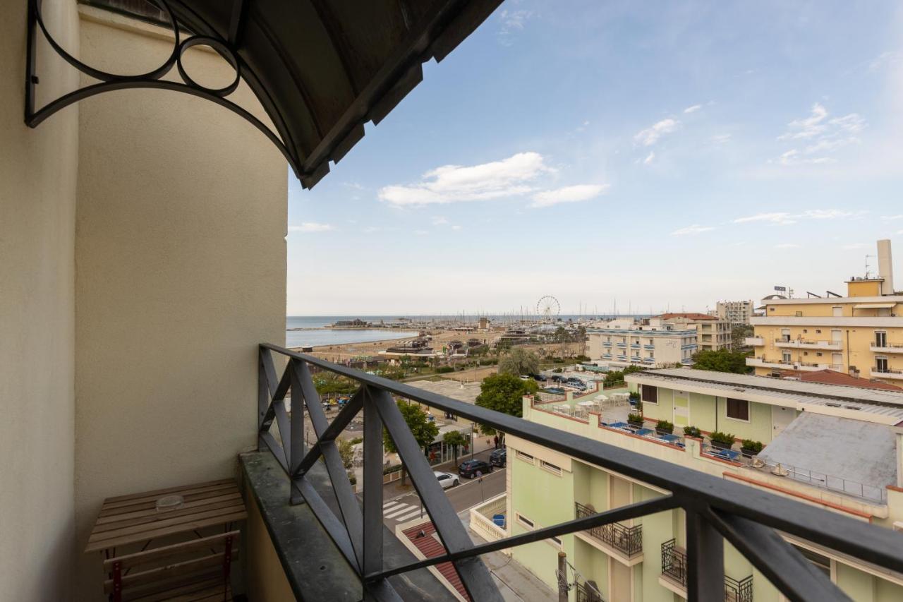 Hotel River Fronte Mare Con Piscina Римини Екстериор снимка