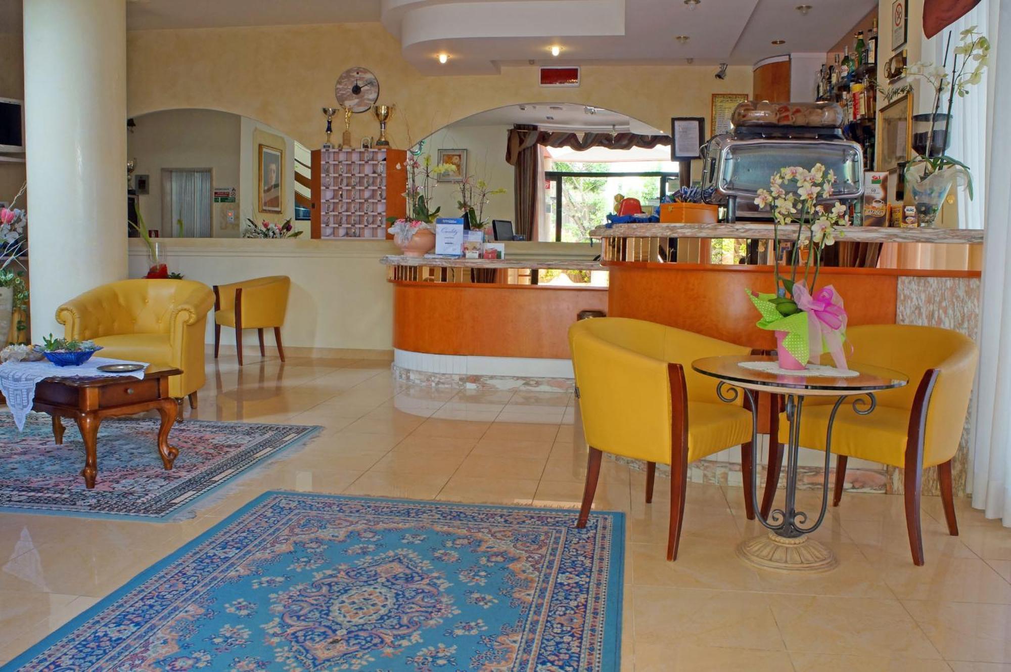 Hotel River Fronte Mare Con Piscina Римини Екстериор снимка